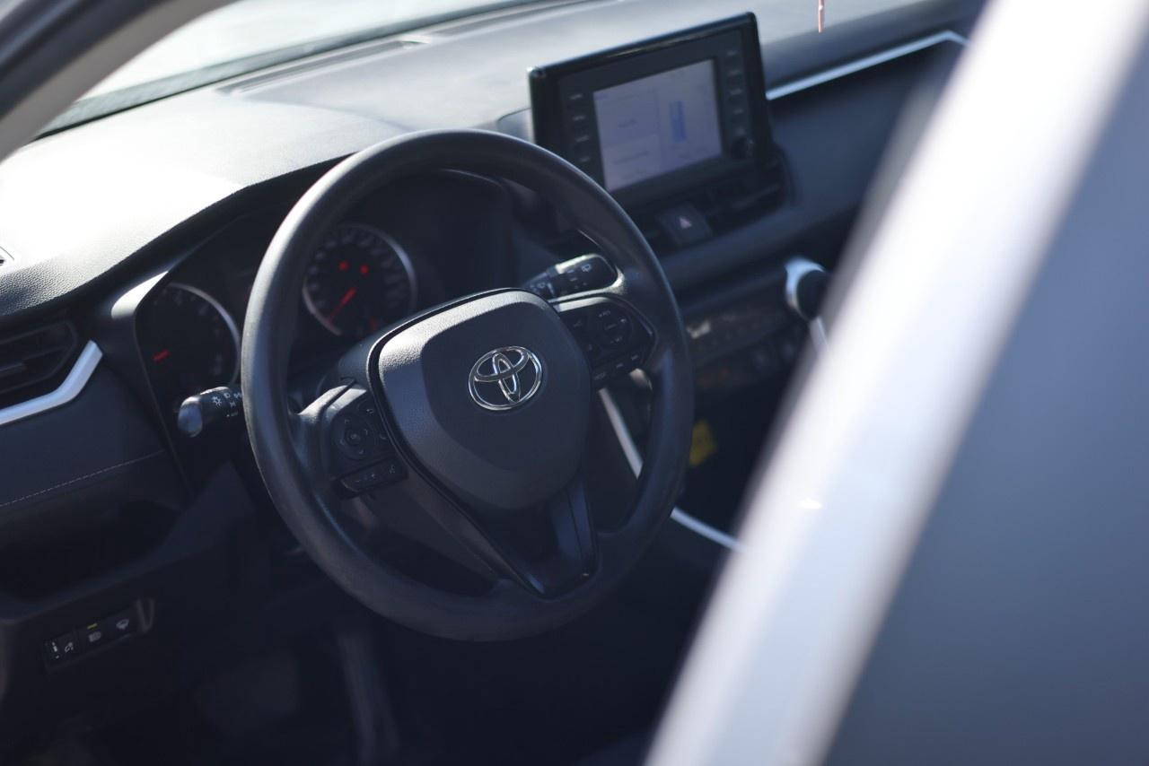 2022 Toyota RAV4 LE AWD Photo