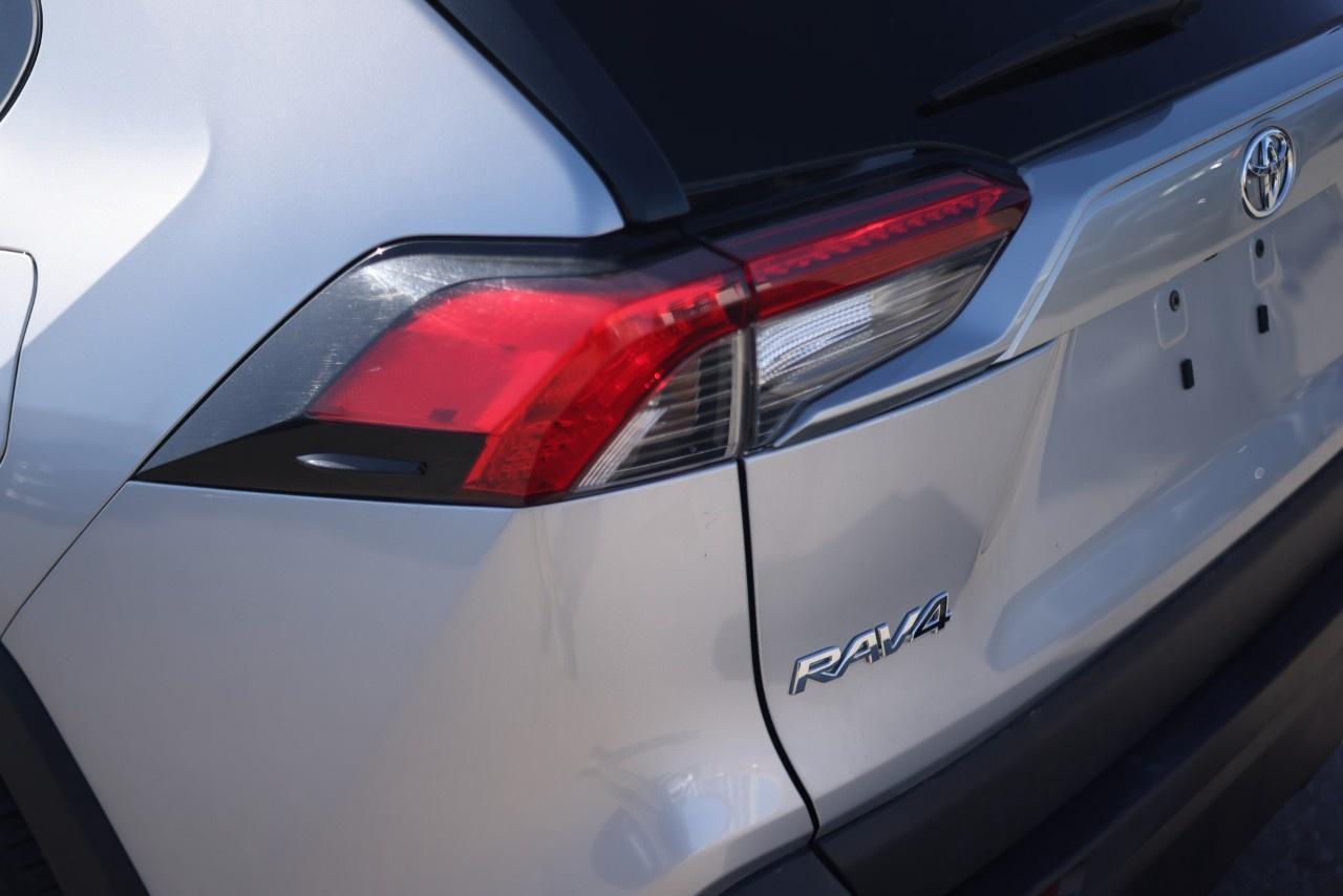 2022 Toyota RAV4 LE AWD Photo
