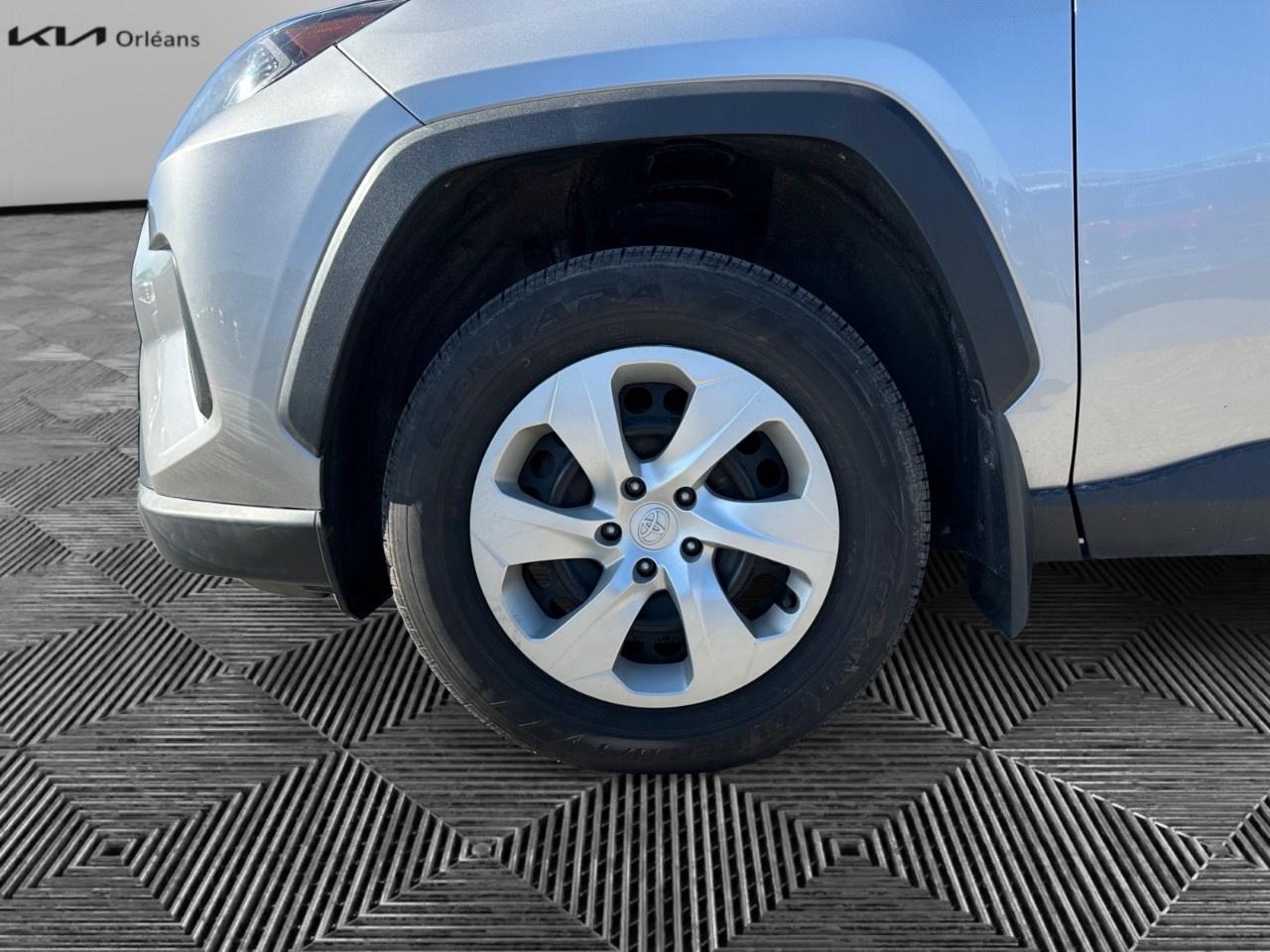 2022 Toyota RAV4 LE AWD Photo
