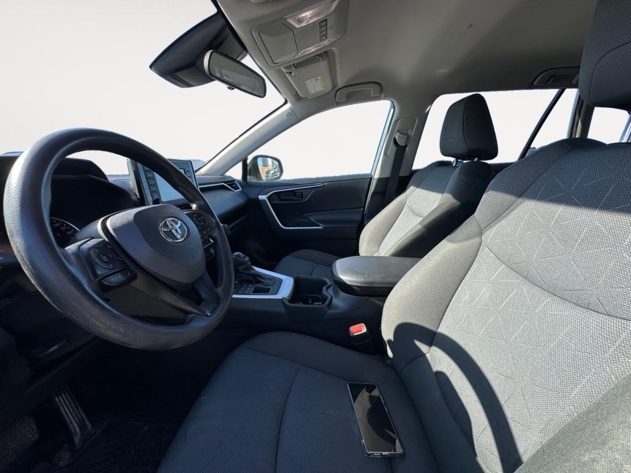 2022 Toyota RAV4 LE AWD Photo