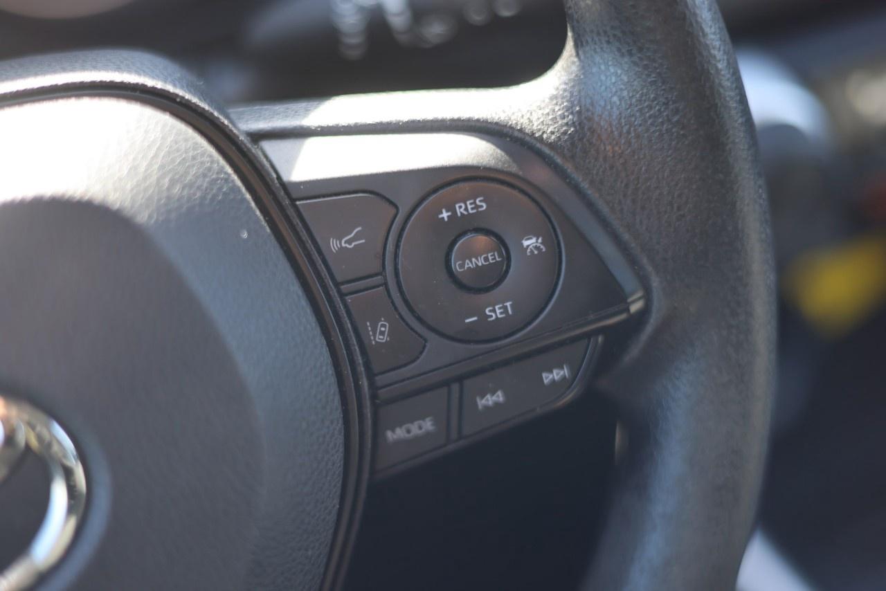 2022 Toyota RAV4 LE AWD Photo