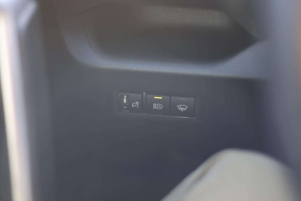 2022 Toyota RAV4 LE AWD Photo