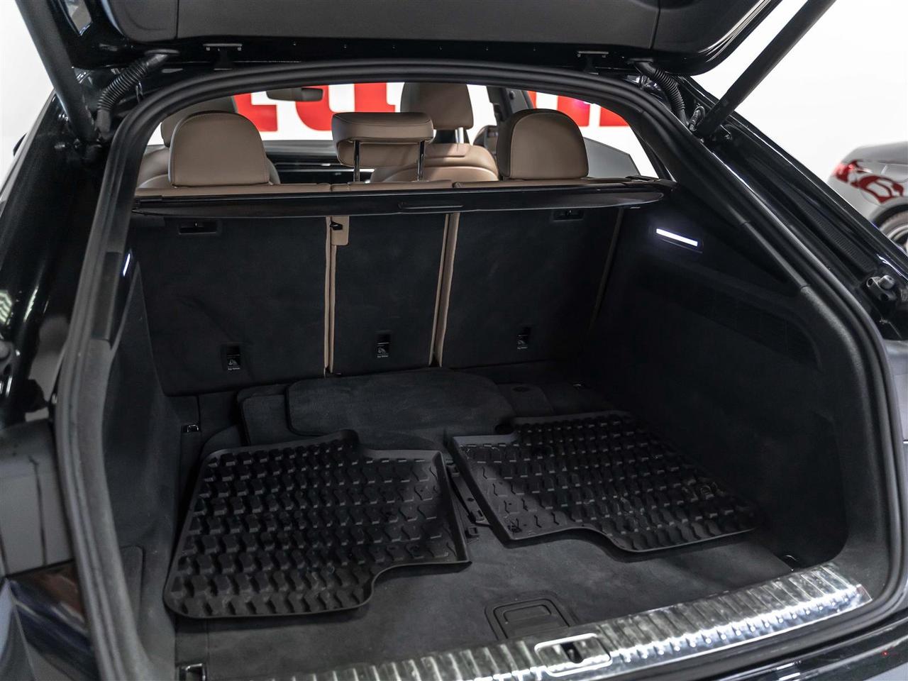 2023 Audi Q8 TECHNIK|S-LINE|B&O 3D|MASSAGE|HEADS-UP|ADAPT CRUISE Photo
