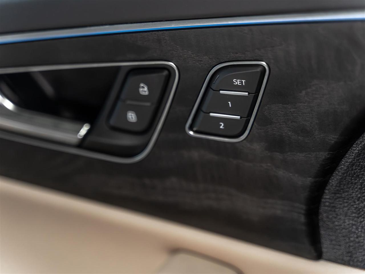 2023 Audi Q8 TECHNIK|S-LINE|B&O 3D|MASSAGE|HEADS-UP|ADAPT CRUISE Photo