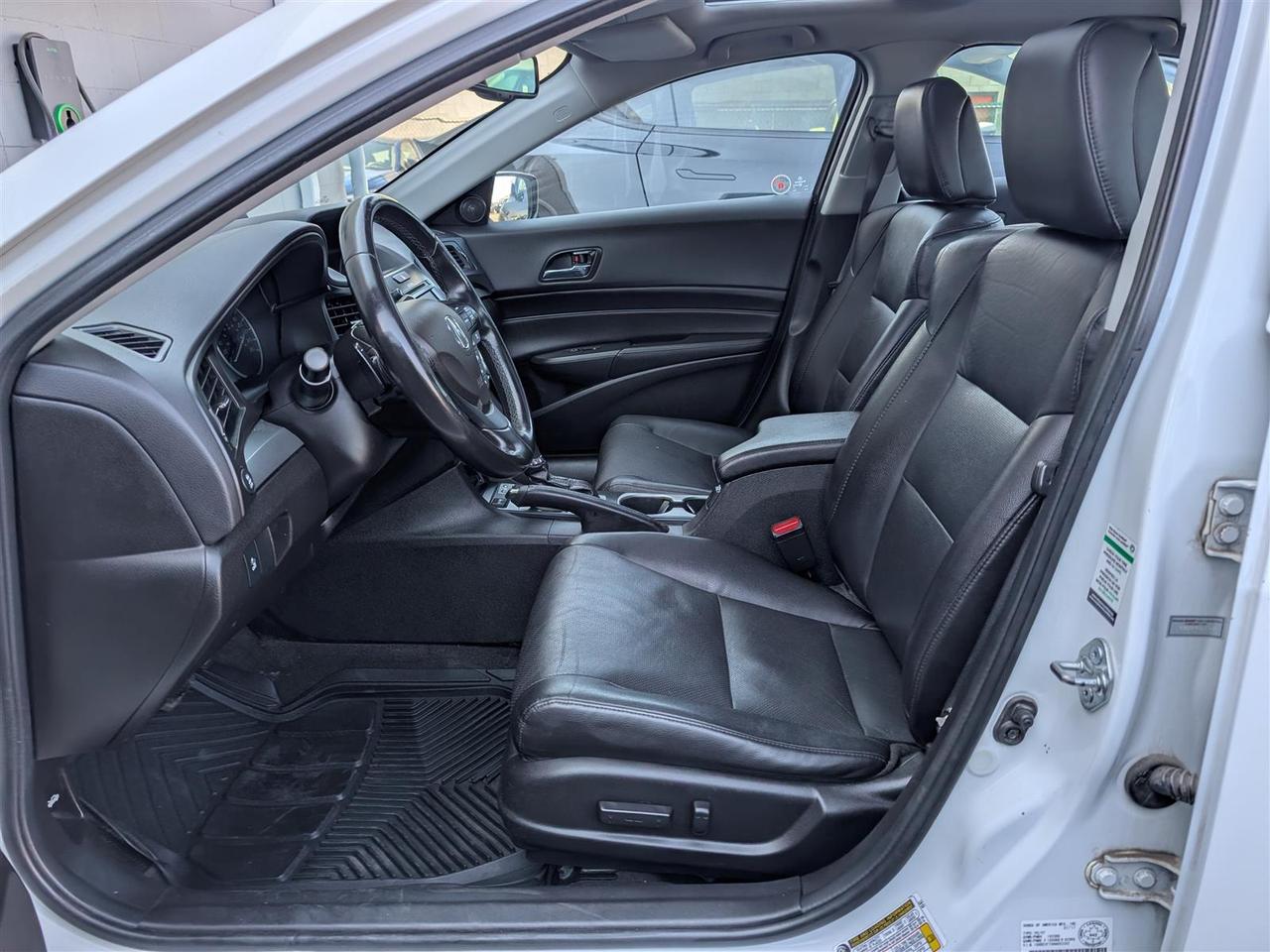 2017 Acura ILX - SUNROOF - LEATHER - TECH FEATS Photo