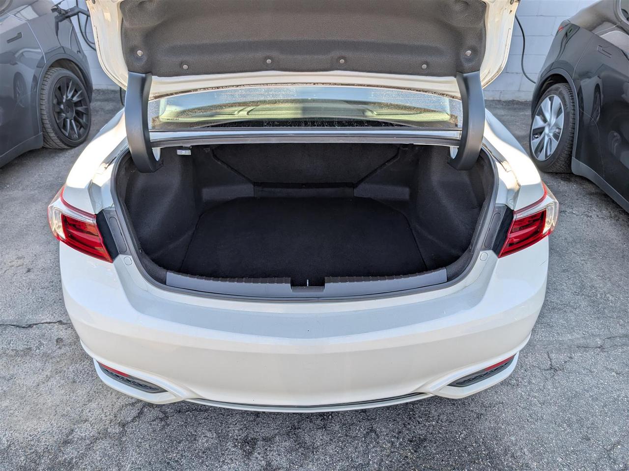 2017 Acura ILX - SUNROOF - LEATHER - TECH FEATS Photo