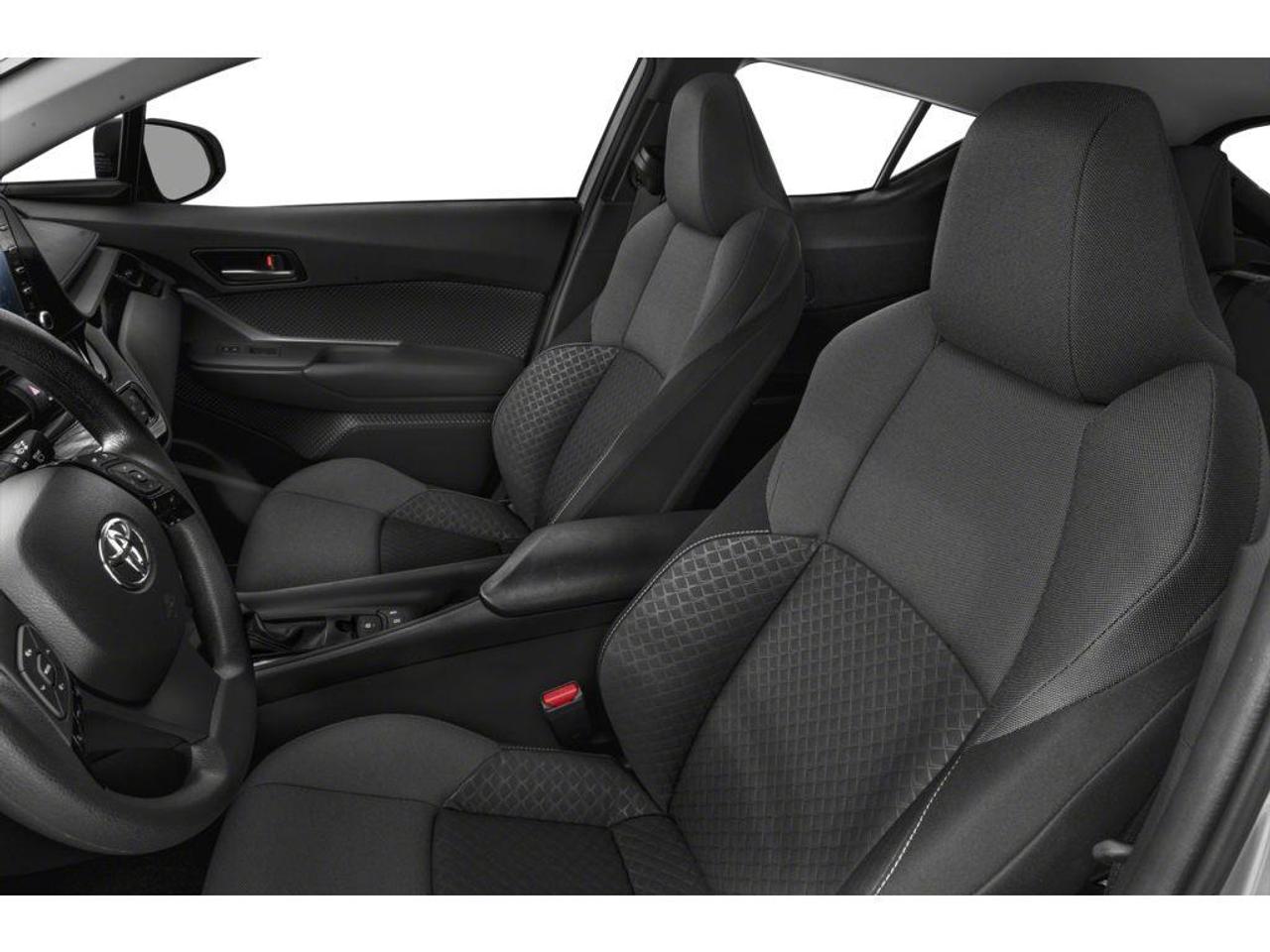 2022 Toyota C-HR LE Photo