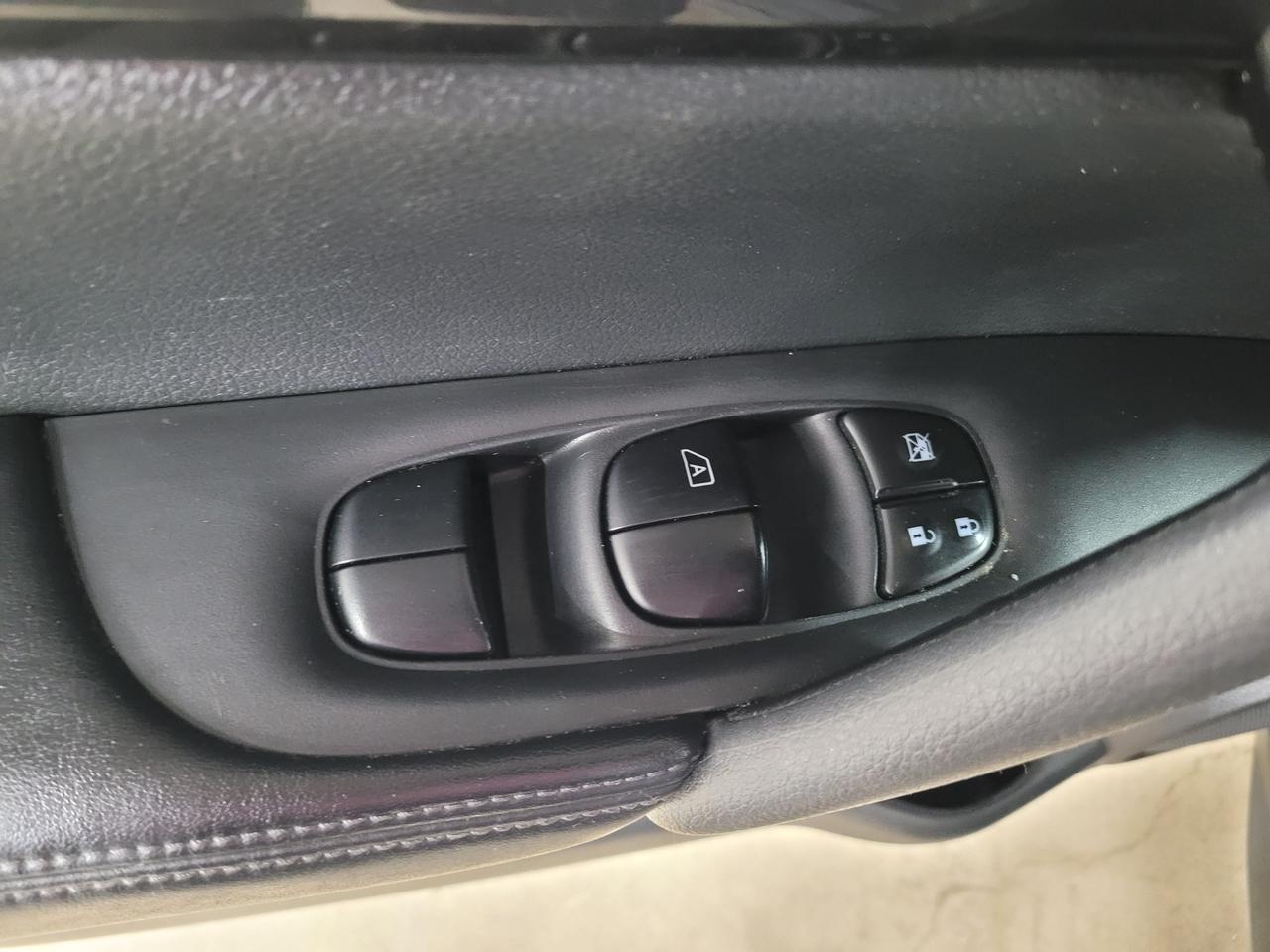 2017 Nissan Rogue S Photo