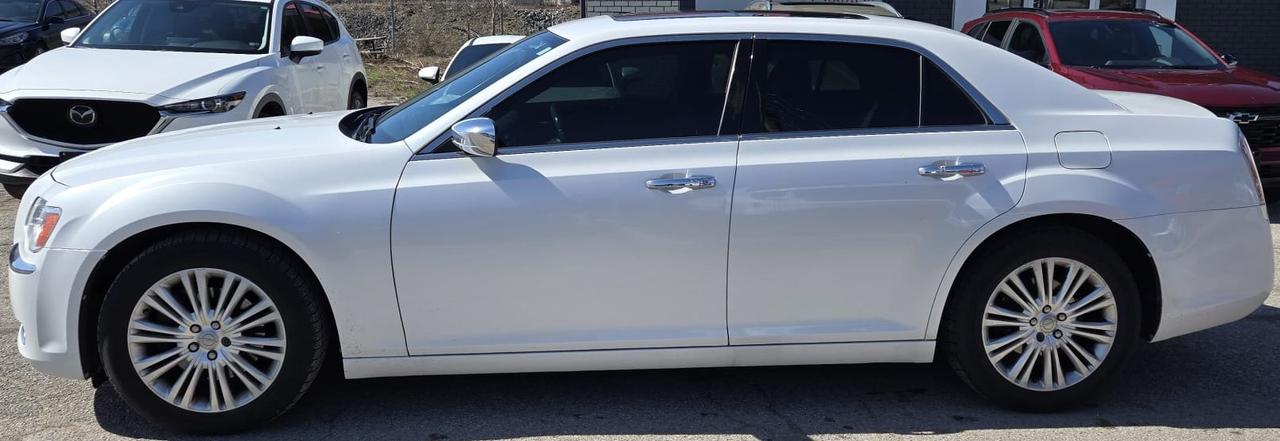 2014 Chrysler 300 300C / AWD / LEATHER / PANO ROOF / HTD HEATS Photo