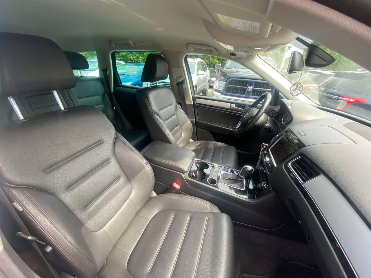 2011 Volkswagen Touareg Comfortline Photo