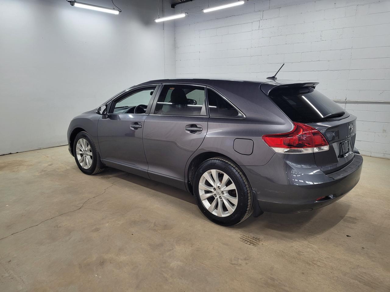 2016 Toyota Venza XLE | CLEAN CARFAX | AWD | DUAL CLIMATE CONTROL Photo24