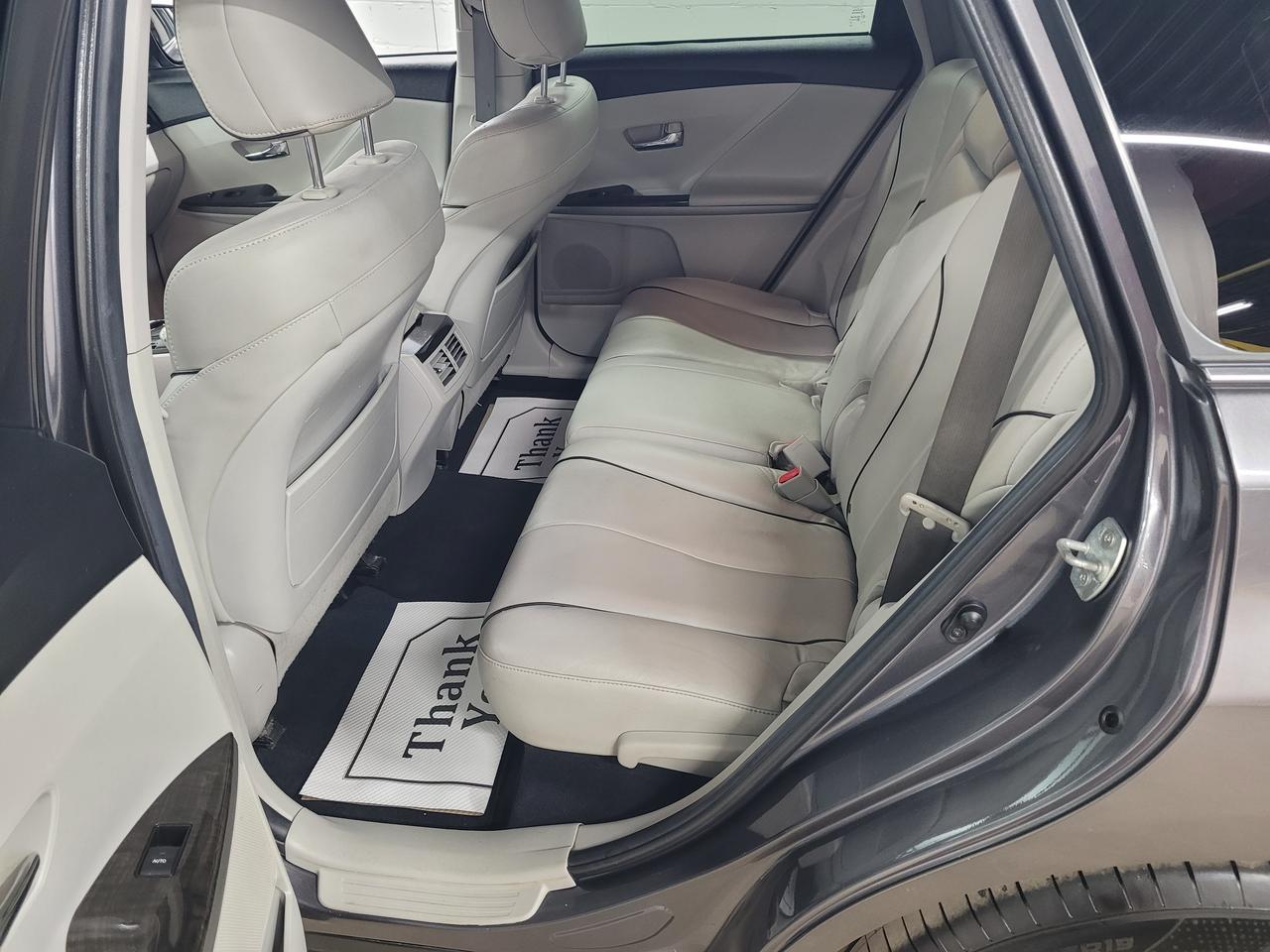 2016 Toyota Venza XLE Photo