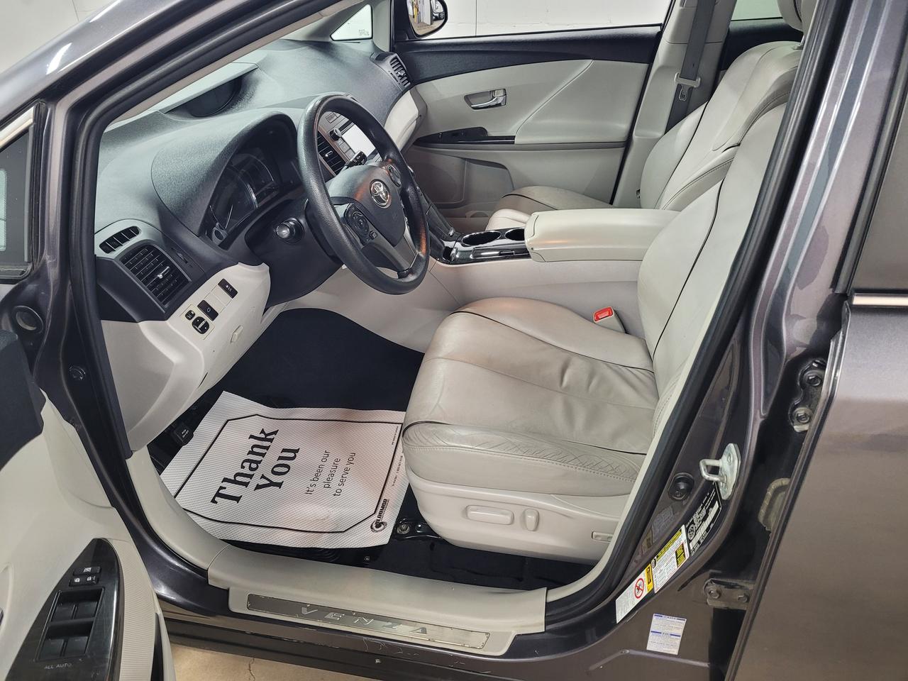 2016 Toyota Venza XLE Photo