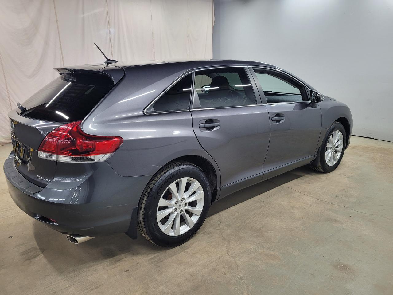 2016 Toyota Venza XLE Photo