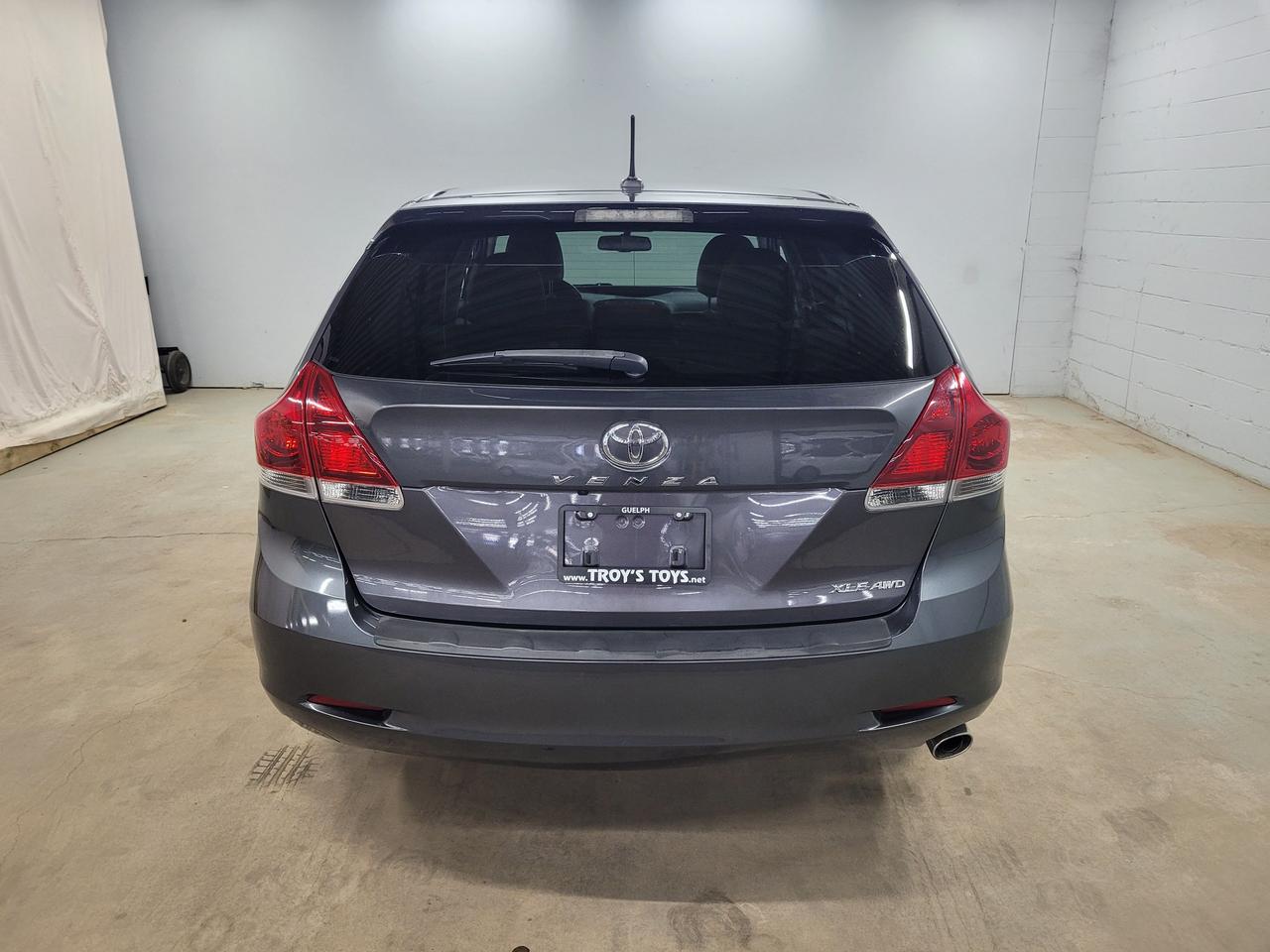 2016 Toyota Venza XLE Photo