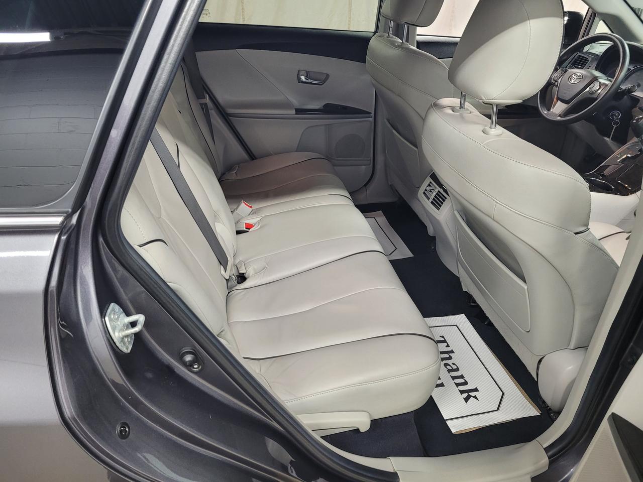 2016 Toyota Venza XLE Photo