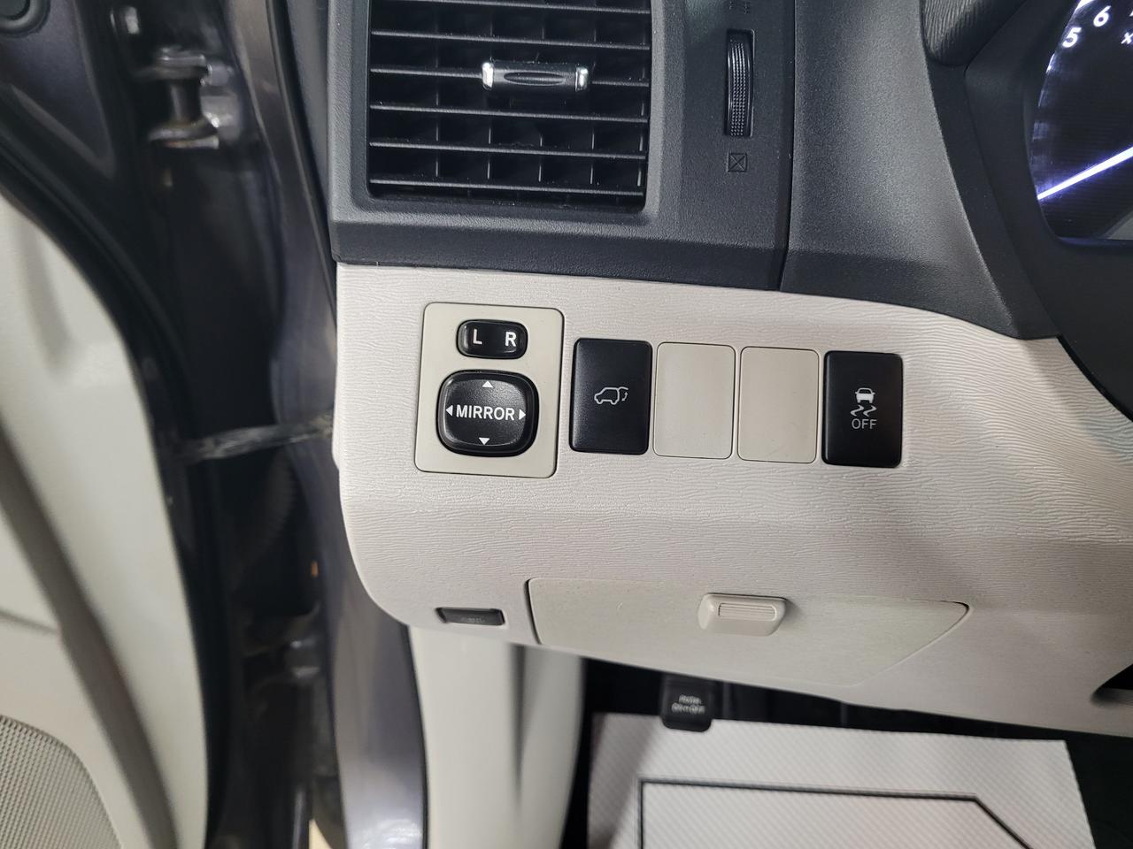 2016 Toyota Venza XLE Photo