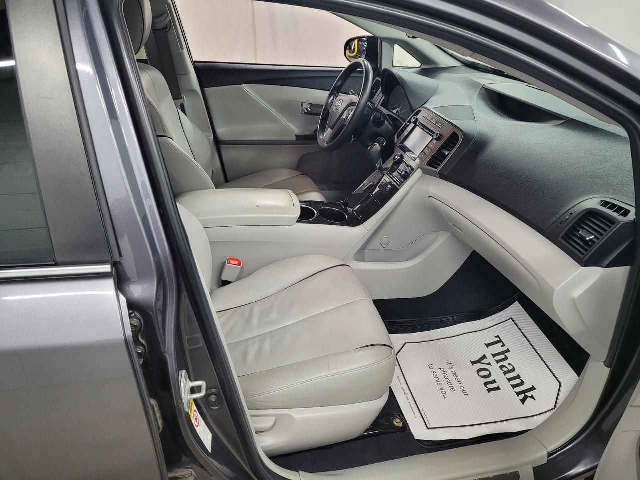 2016 Toyota Venza XLE Photo