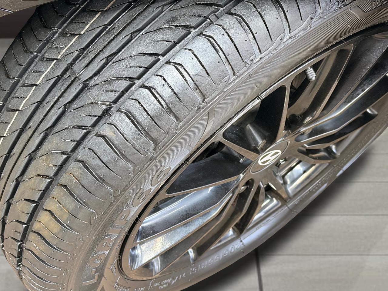 2020 Hyundai Elantra Preferred w/Sun & Safety+New Tires+CLEAN CARFAX++ Photo