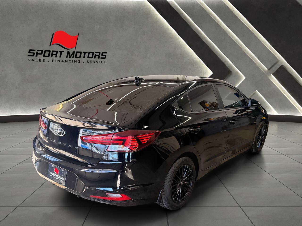2020 Hyundai Elantra Preferred w/Sun & Safety+New Tires+CLEAN CARFAX++ Photo9