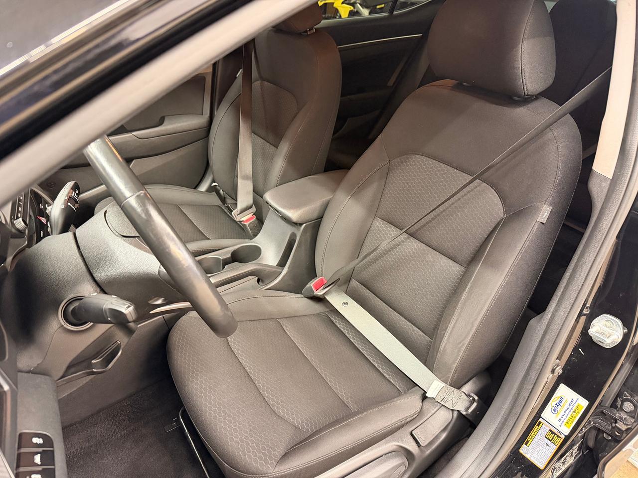 2020 Hyundai Elantra Preferred w/Sun & Safety+New Tires+CLEAN CARFAX++ Photo