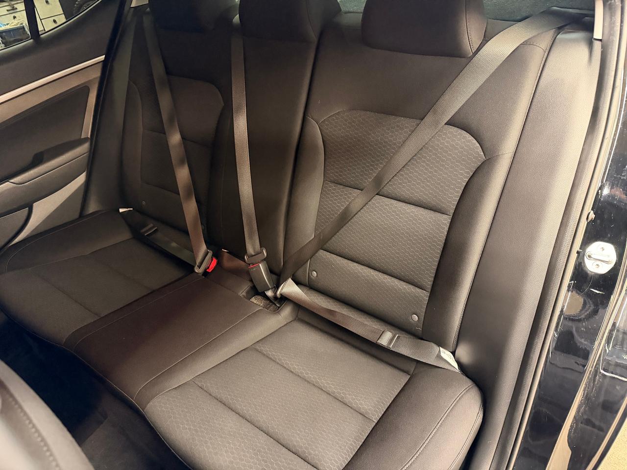 2020 Hyundai Elantra Preferred w/Sun & Safety+New Tires+CLEAN CARFAX++ Photo