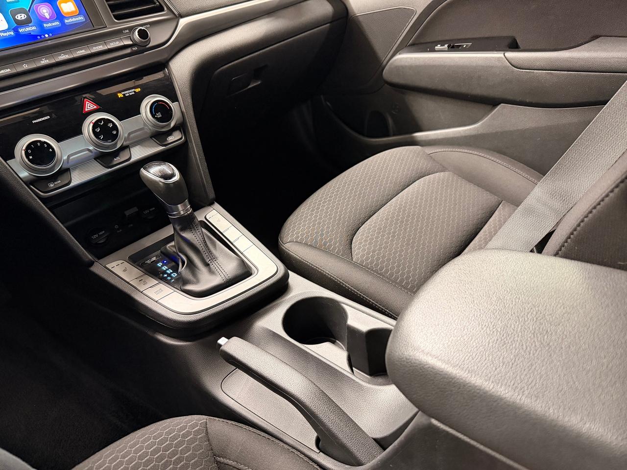 2020 Hyundai Elantra Preferred w/Sun & Safety+New Tires+CLEAN CARFAX++ Photo