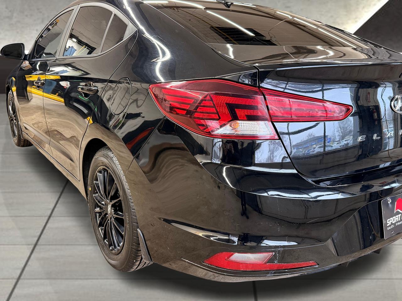 2020 Hyundai Elantra Preferred w/Sun & Safety+New Tires+CLEAN CARFAX++ Photo