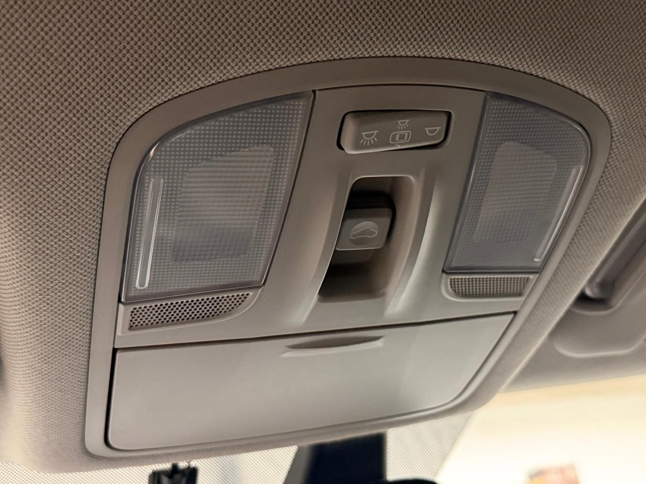 2020 Hyundai Elantra Preferred w/Sun & Safety+New Tires+CLEAN CARFAX++ Photo