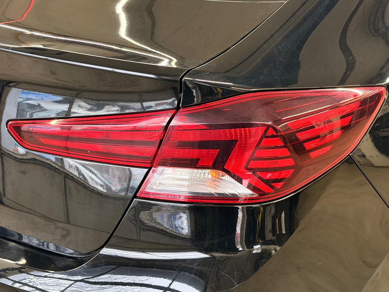 2020 Hyundai Elantra Preferred w/Sun & Safety+New Tires+CLEAN CARFAX++ Photo