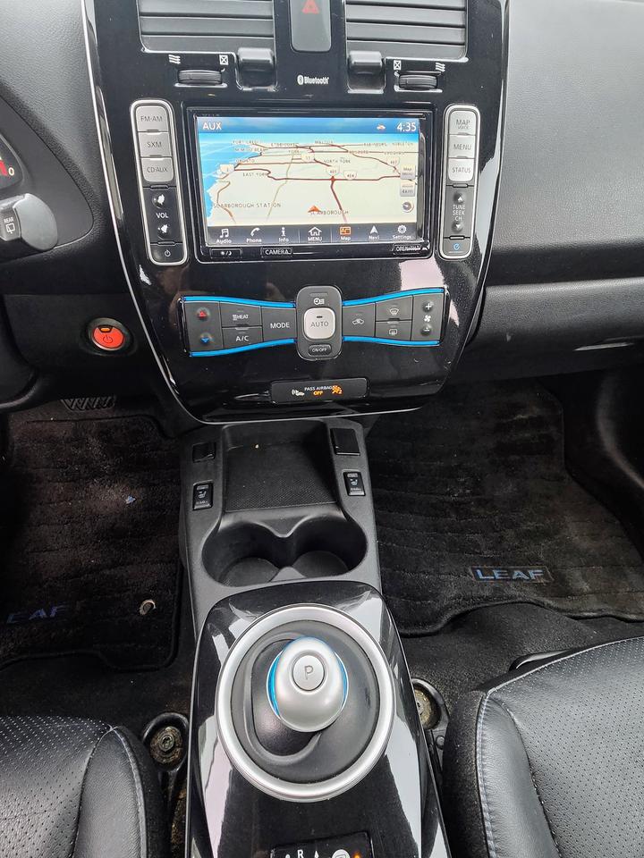 2016 Nissan Leaf SV Photo