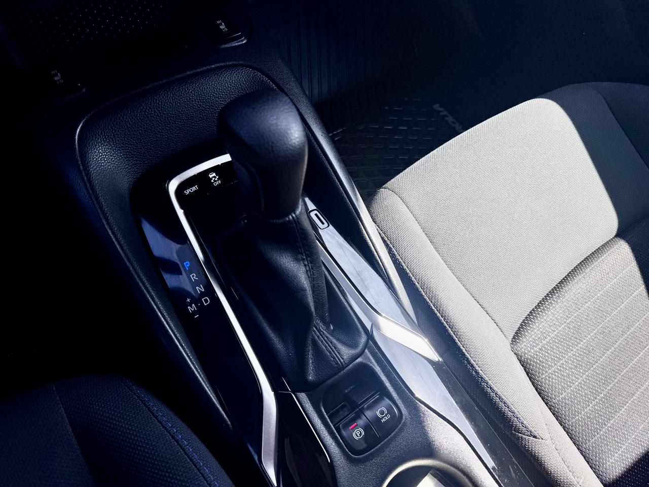 2021 Toyota Corolla FINANCING AVAILABLE Photo12