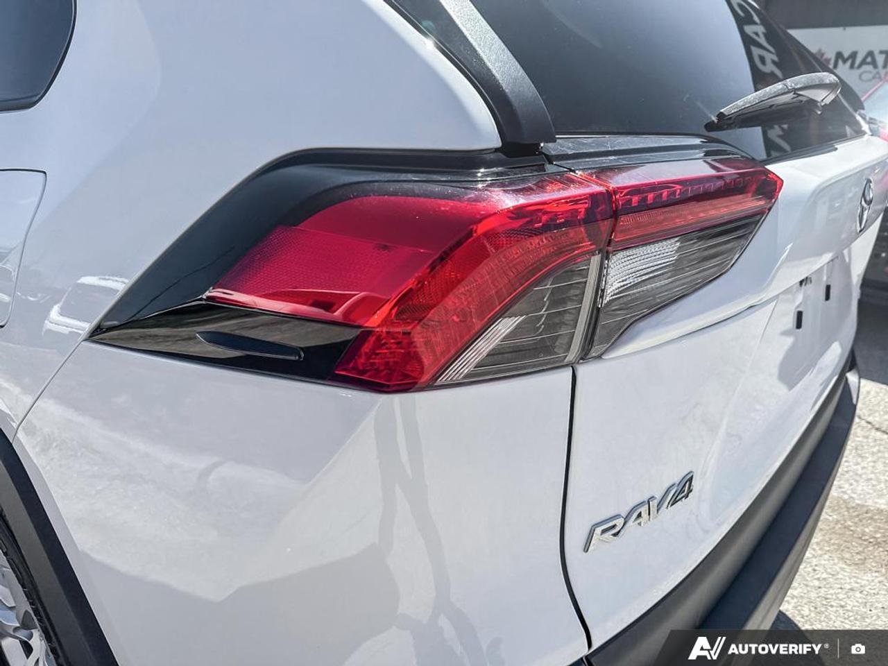 2022 Toyota RAV4 LE / NO ACCIDENTS / HTD SEATS / AWD / BLUETOOTH Photo