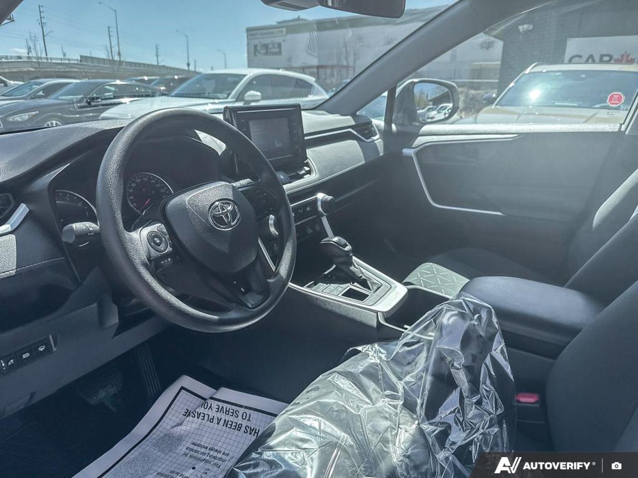 2022 Toyota RAV4 LE / NO ACCIDENTS / HTD SEATS / AWD / BLUETOOTH Photo