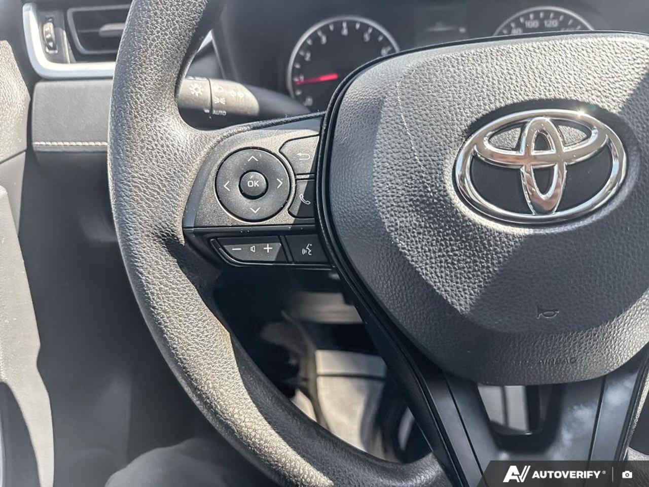 2022 Toyota RAV4 LE / NO ACCIDENTS / HTD SEATS / AWD / BLUETOOTH Photo