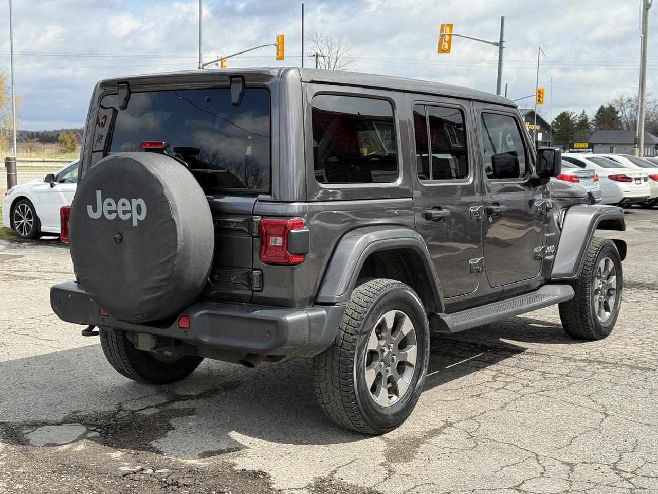 2020 Jeep Wrangler Unlimited Sahara Diesel LEATHER LOADED Photo