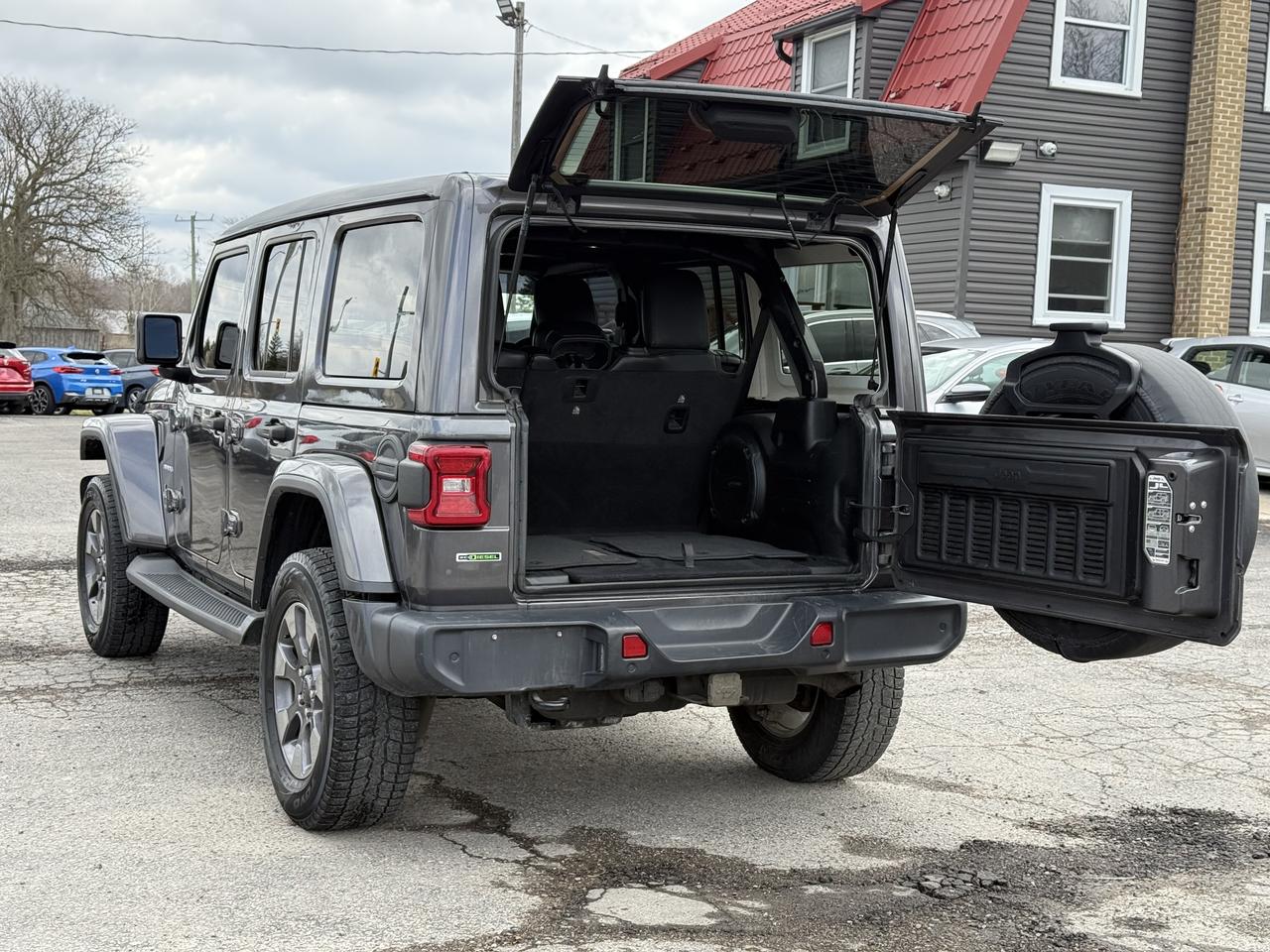 2020 Jeep Wrangler Unlimited Sahara Diesel LEATHER LOADED Photo