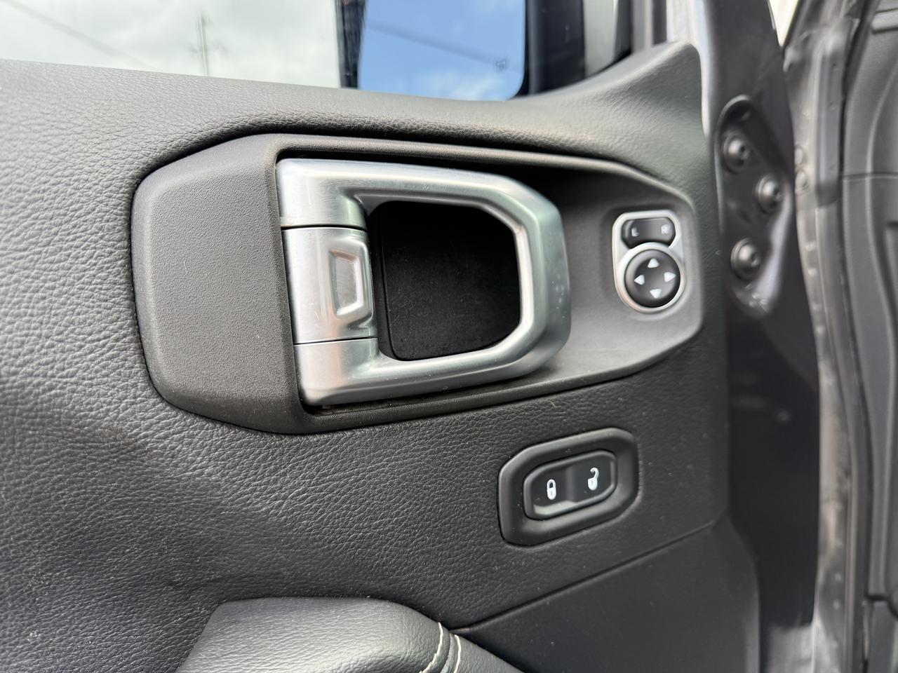 2020 Jeep Wrangler Unlimited Sahara Diesel LEATHER LOADED Photo