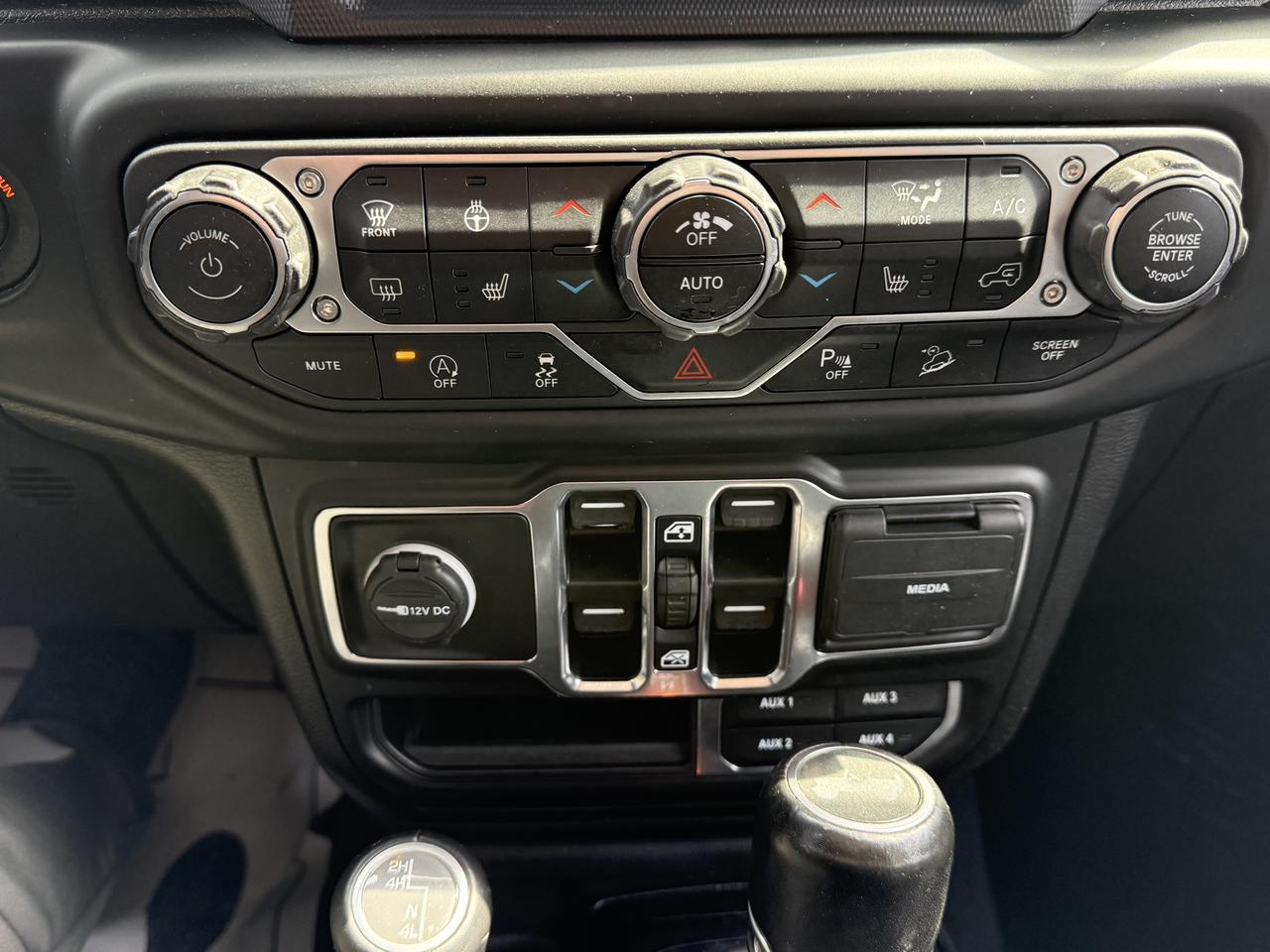 2020 Jeep Wrangler Unlimited Sahara Diesel LEATHER LOADED Photo