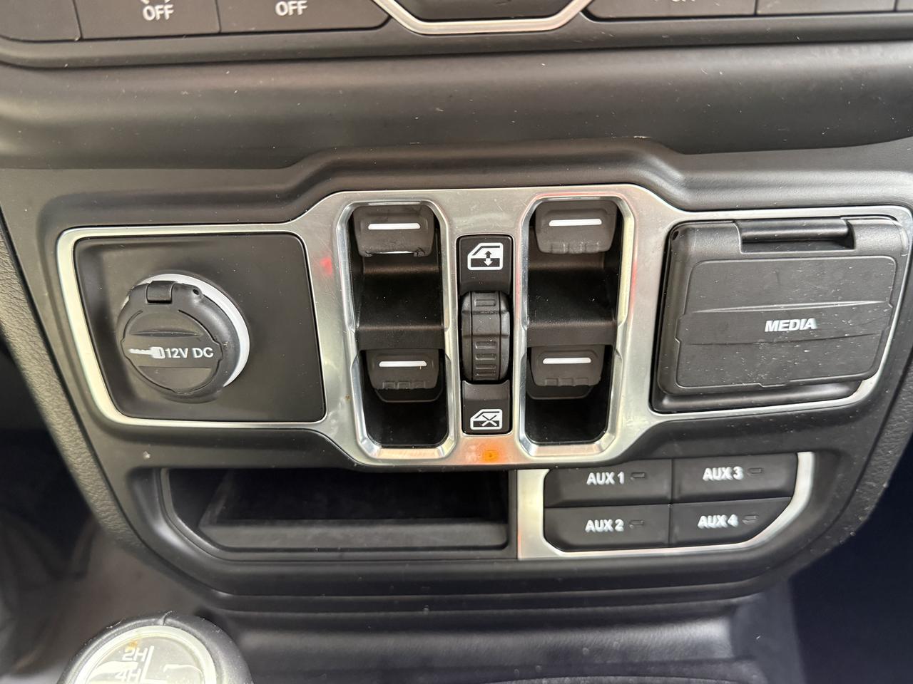 2020 Jeep Wrangler Unlimited Sahara Diesel LEATHER LOADED Photo