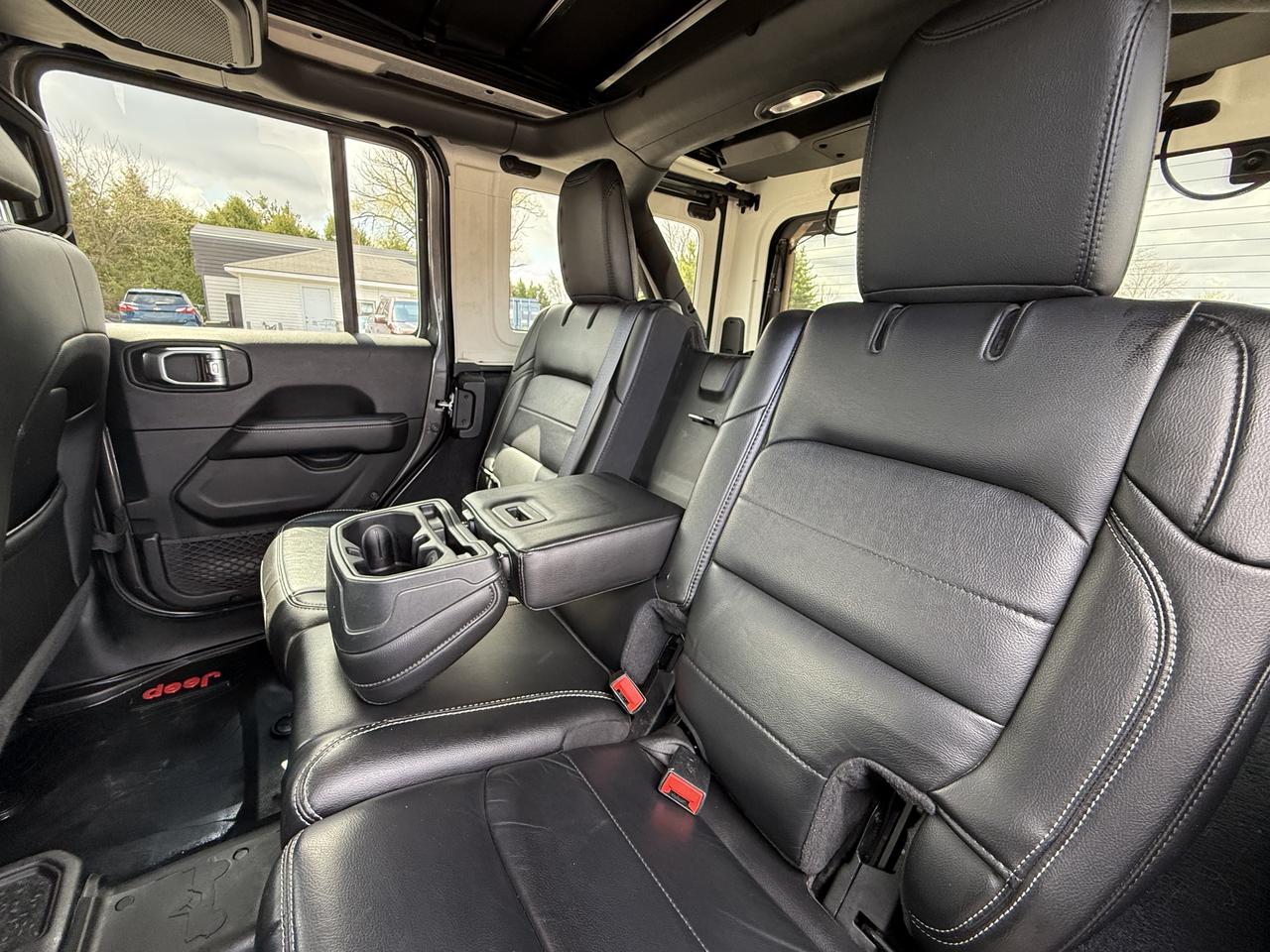 2020 Jeep Wrangler Unlimited Sahara Diesel LEATHER LOADED Photo