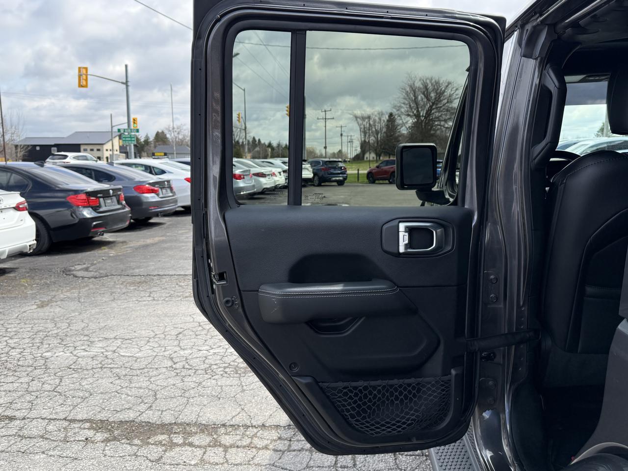 2020 Jeep Wrangler Unlimited Sahara Diesel LEATHER LOADED Photo