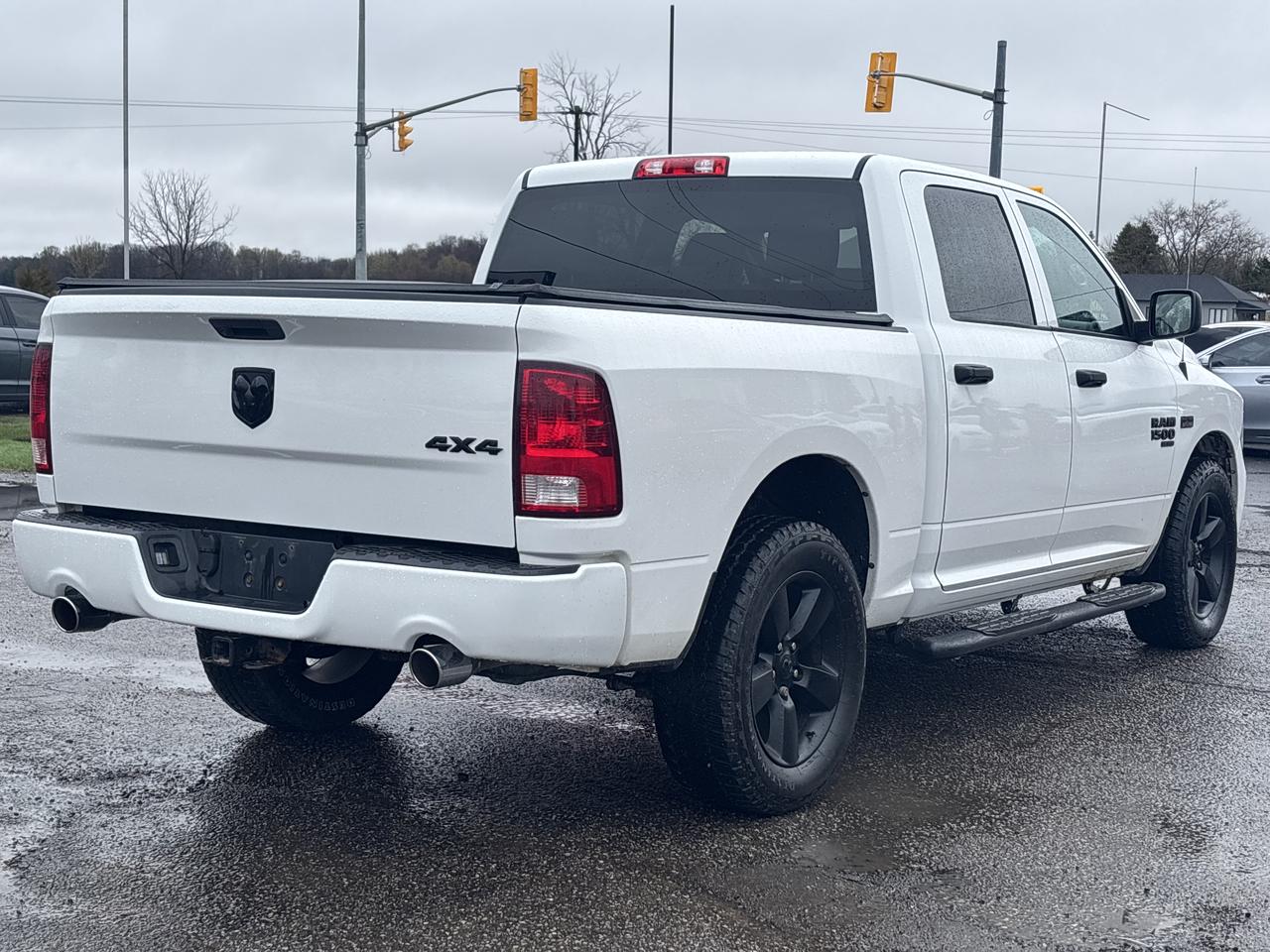 2019 RAM 1500 Classic EXPRESS Photo2