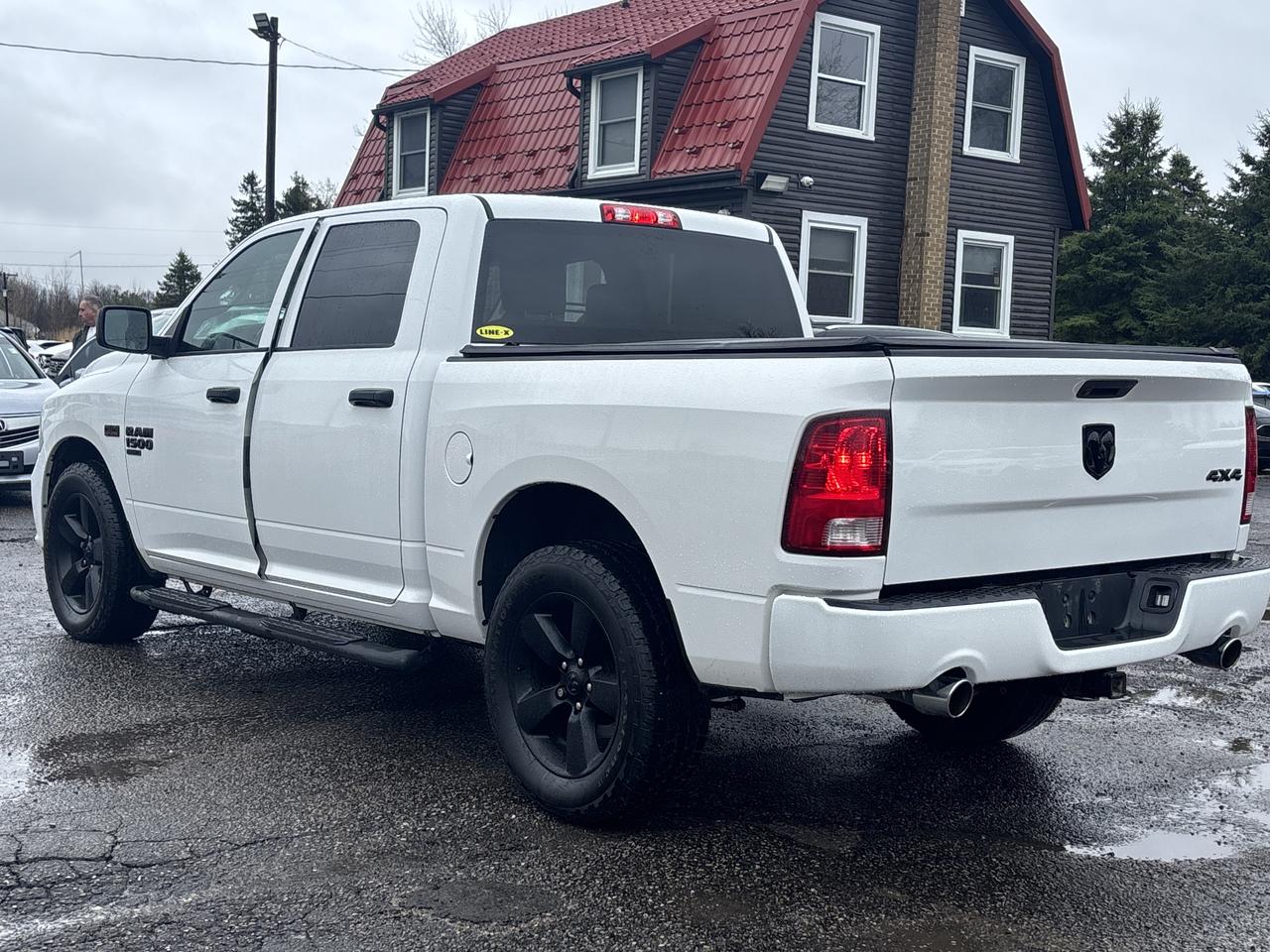 2019 RAM 1500 Classic EXPRESS Photo4