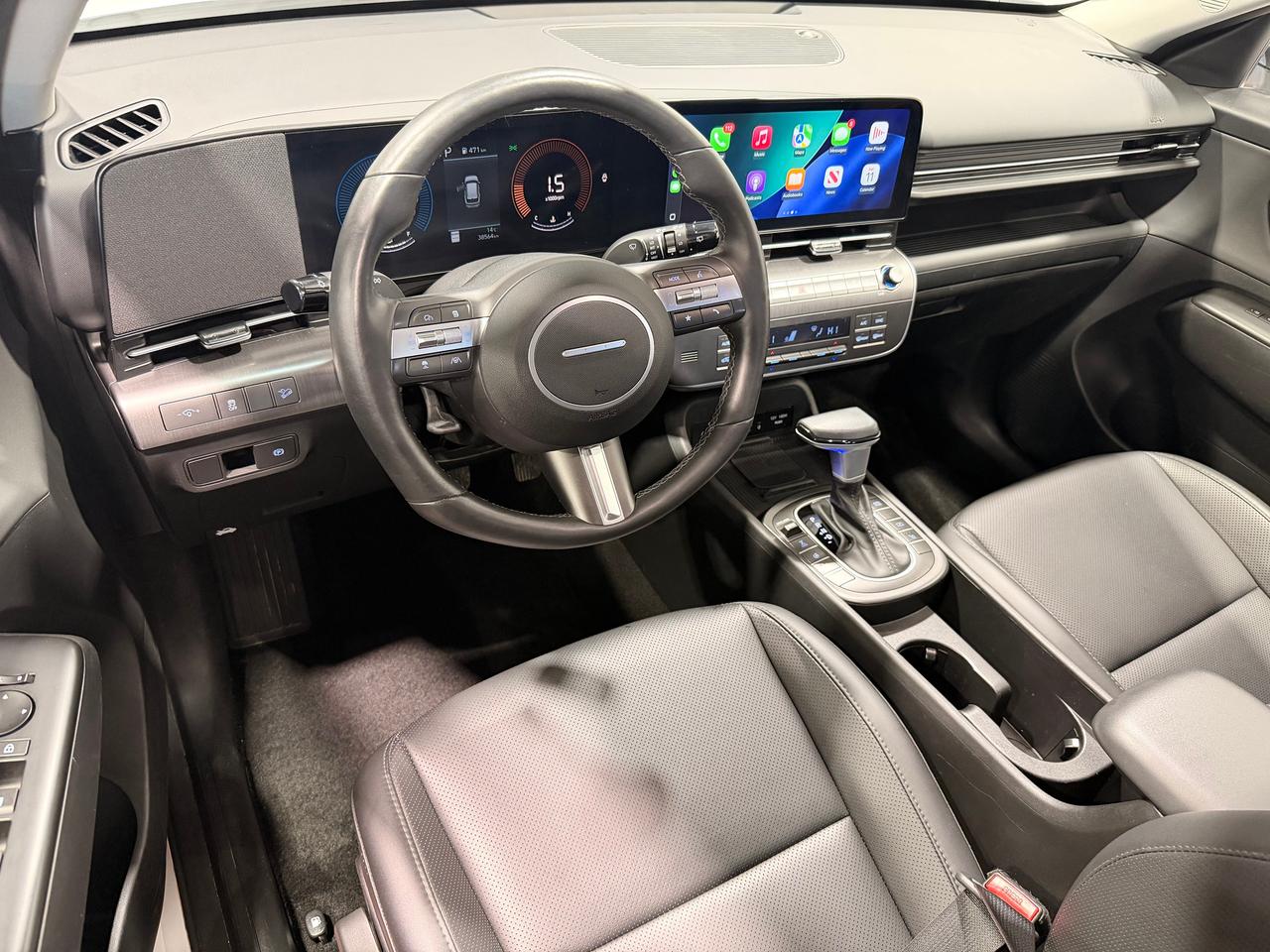 2025 Hyundai KONA Preferred Trend AWD+Roof+Drive Assist+CLEAN CARFAX Photo