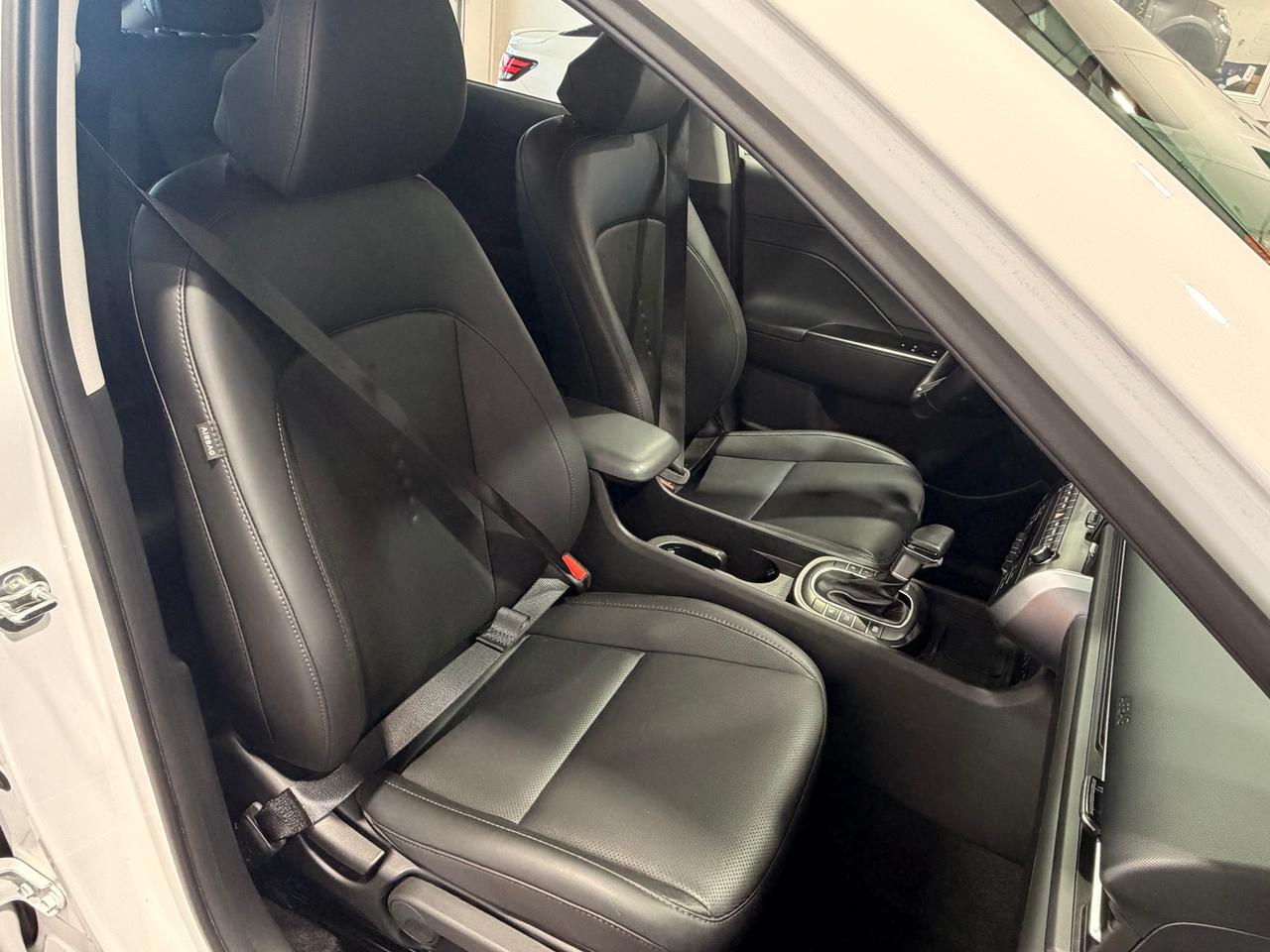 2025 Hyundai KONA Preferred Trend AWD+Roof+Drive Assist+CLEAN CARFAX Photo