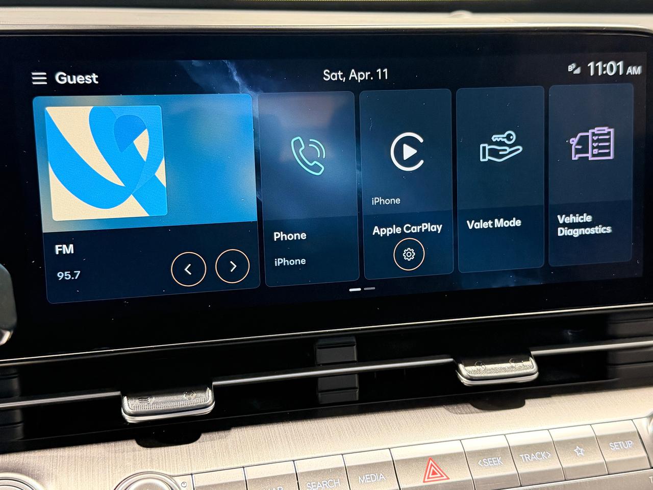 2025 Hyundai KONA Preferred Trend AWD+Roof+Drive Assist+CLEAN CARFAX Photo