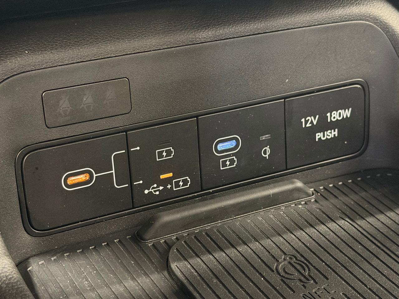 2025 Hyundai KONA Preferred Trend AWD+Roof+Drive Assist+CLEAN CARFAX Photo