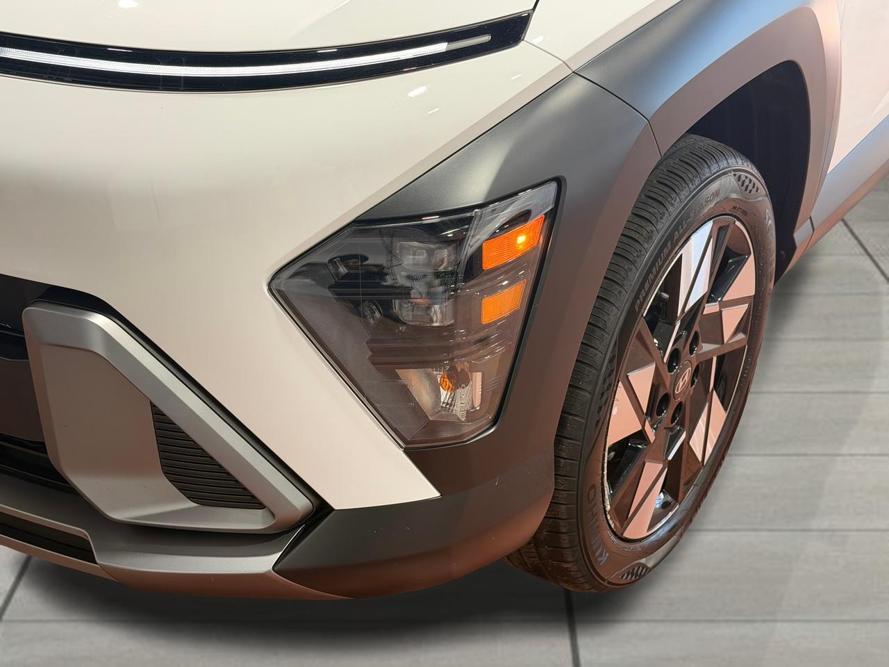 2025 Hyundai KONA Preferred Trend AWD+Roof+Drive Assist+CLEAN CARFAX Photo