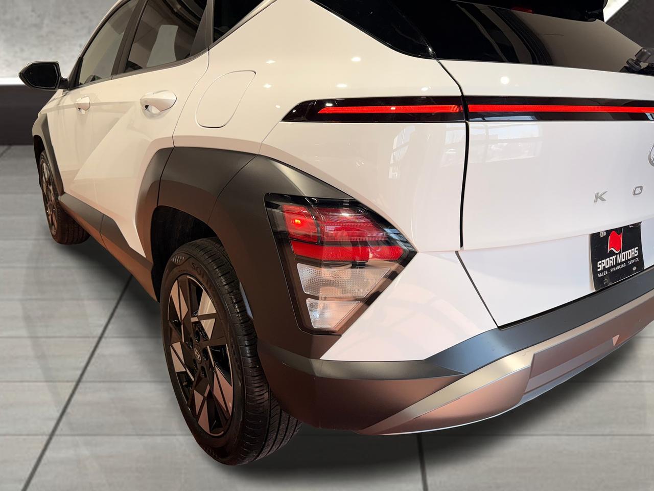 2025 Hyundai KONA Preferred Trend AWD+Roof+Drive Assist+CLEAN CARFAX Photo